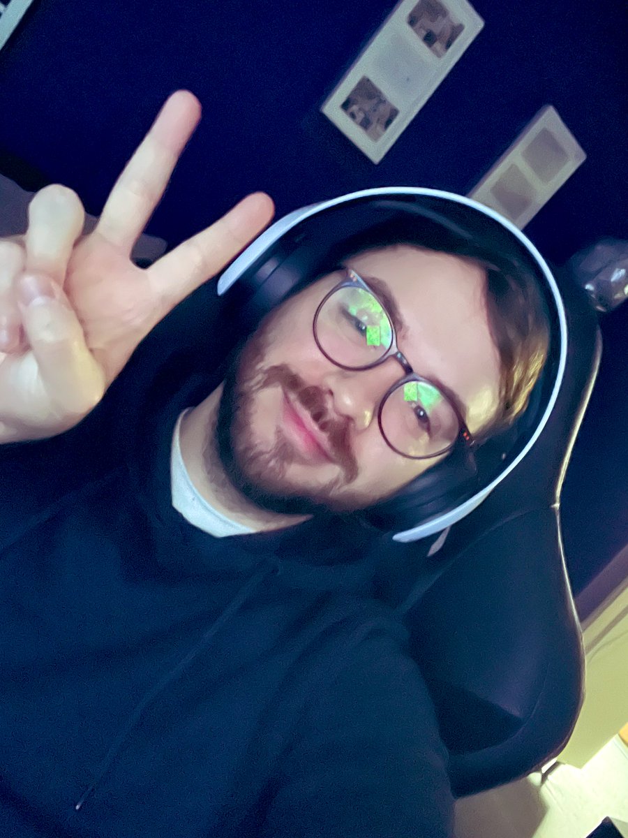 Truewebsta26's tweet image. Hi everyone I’m going live! Come say hi and watch me suck at playing games 😂 twitch.tv/truewebsta #twitch #TwitchStreamers #startingout