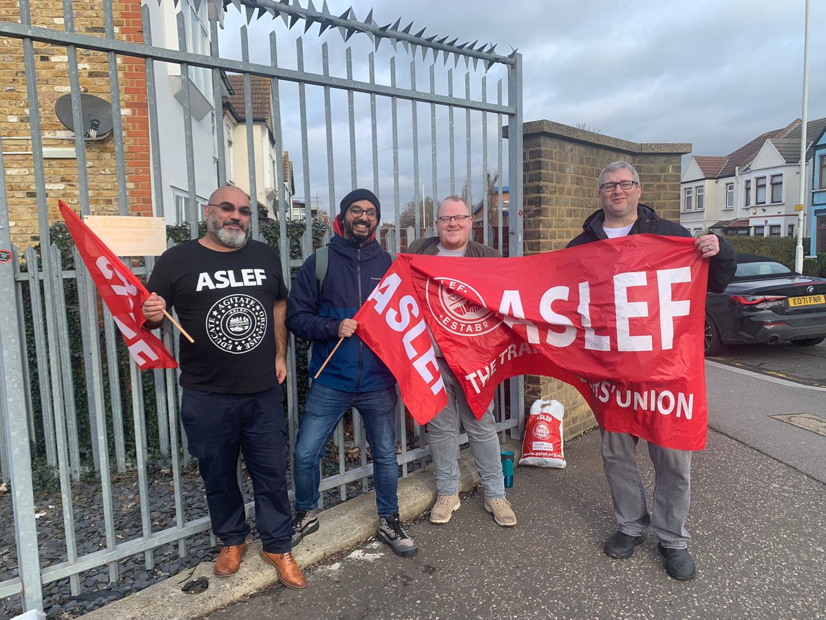ASLEFunion's tweet photo. Solid as ever at Ilford, Grove Park, Wolverhampton and Isle of Wight! https://t.co/Yd1hO1cmSW