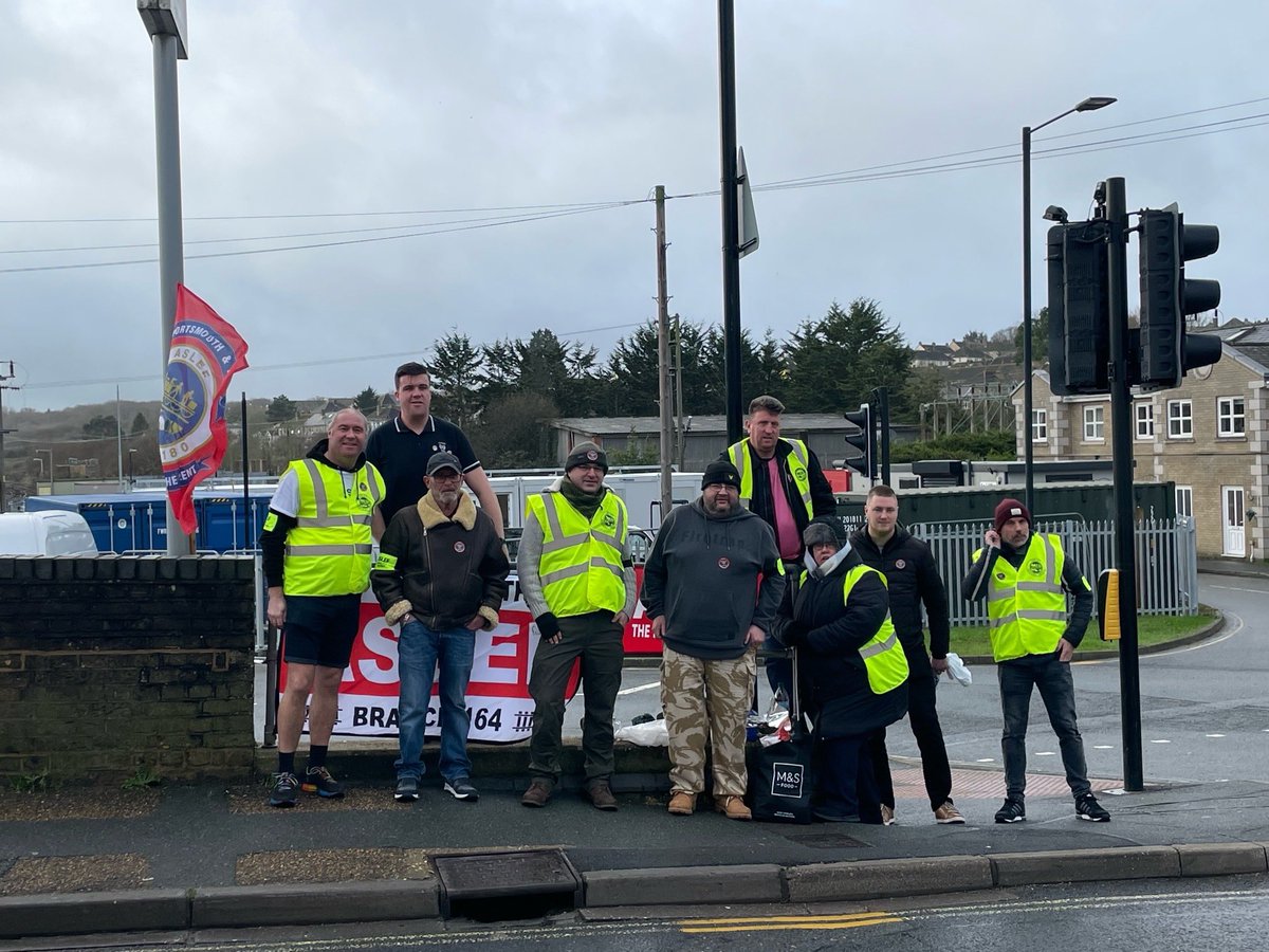 ASLEFunion's tweet photo. Solid as ever at Ilford, Grove Park, Wolverhampton and Isle of Wight! https://t.co/Yd1hO1cmSW