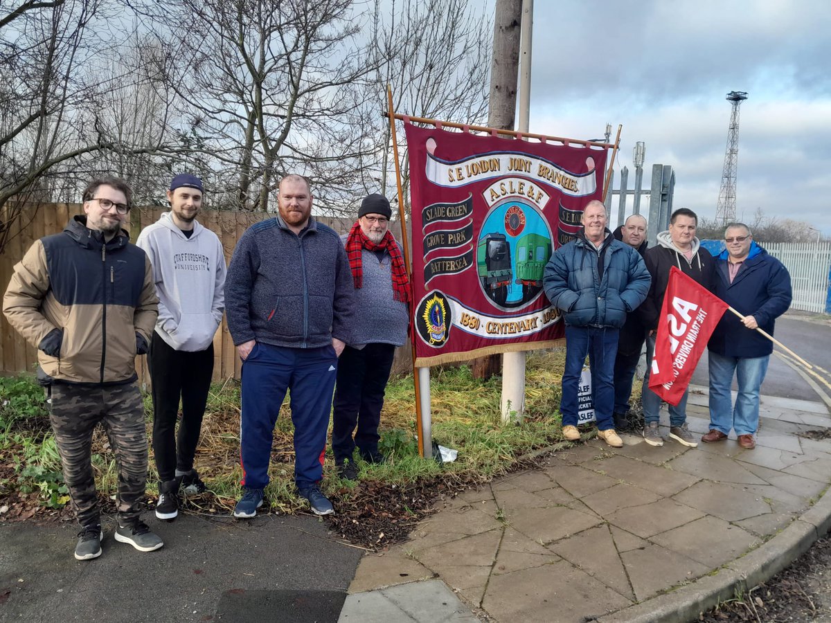ASLEFunion's tweet photo. Solid as ever at Ilford, Grove Park, Wolverhampton and Isle of Wight! https://t.co/Yd1hO1cmSW
