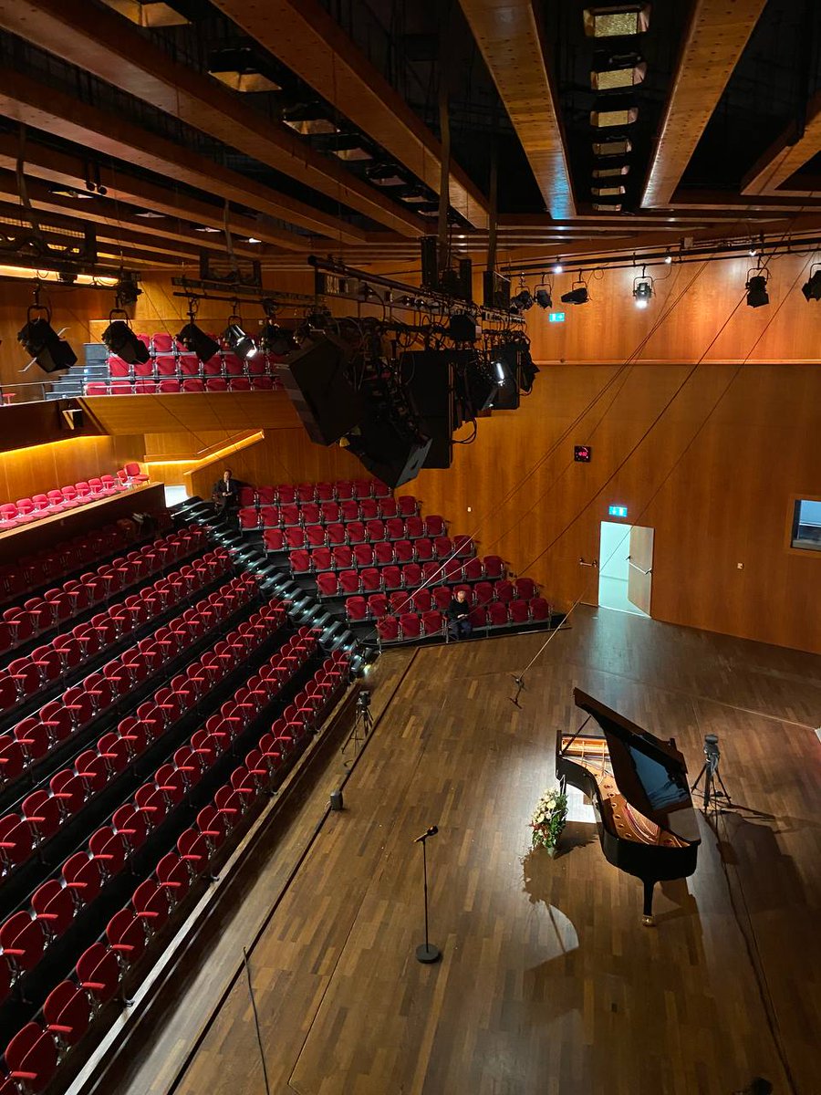 Today is the last day of the #JeuneChopin Competition in Lugano, organized by the #IntitutChopin in Switzerland. It's a great honor for me being part of the jury with Olivier Cazal, Martín García García, Alexander Reitenbach and Magdalena Hirsz.

A great way to start this 2023!