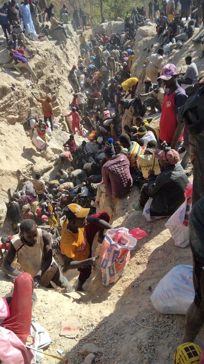 ured2013's tweet photo. Happening live in Kebi community in the FCT, Abuja. Illegal lithium mining site. The environmental damage is alarming and the possible social crisis cannot be ignored...
#LetsActNow
#SaveTheMotherEarth
#JusticeForTheEnvironment
#AvertAnotherSocialCrisis https://t.co/XY0sjly2J1