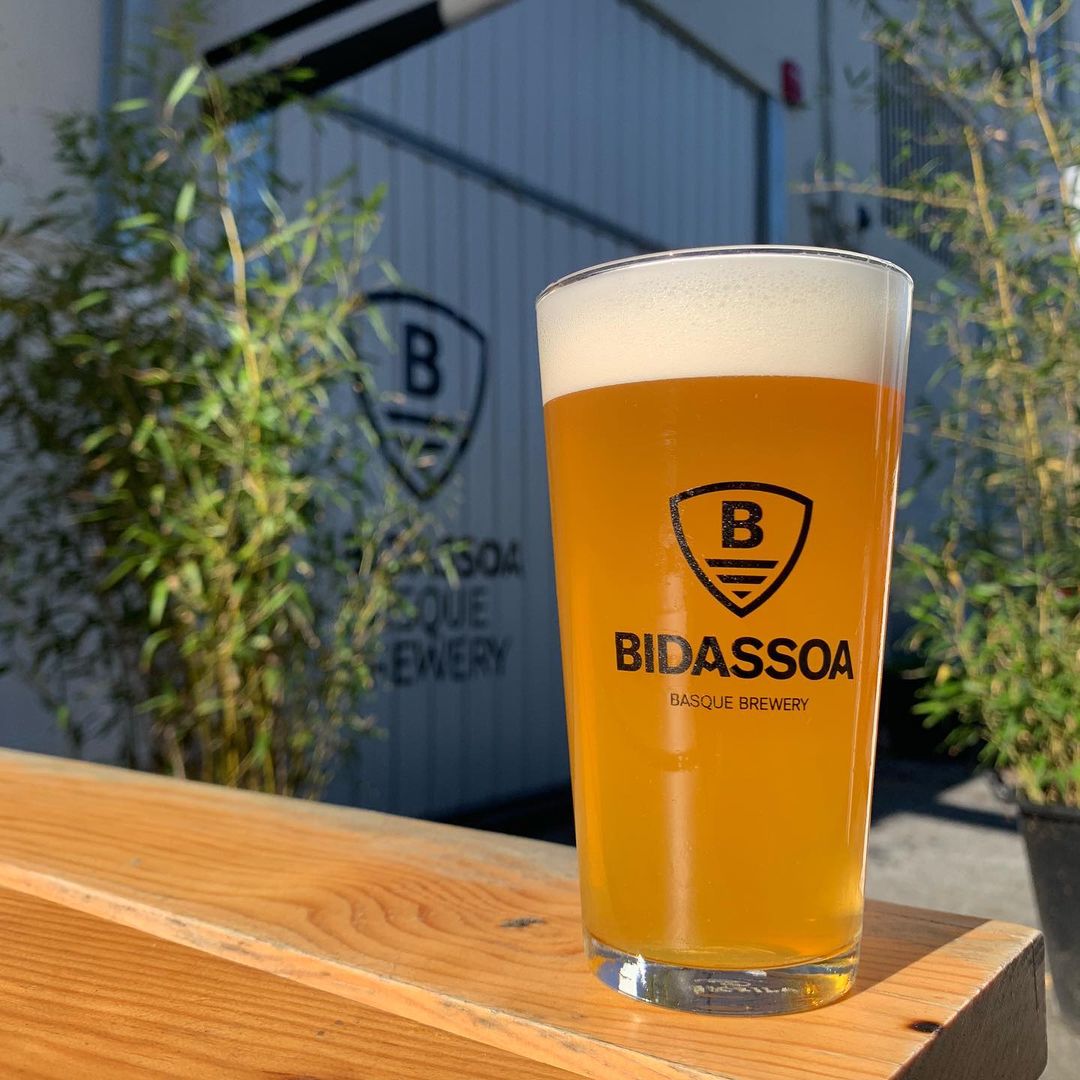 basquisite's tweet photo. 🍺🍺 Bidassoa Basque Brewery nace a principios de 2012 en Estados Unidos, cuna de la cerveza artesanal moderna. ‼Conoce más de ellos en #BasQuisite‼
Fabrican cerveza artesanal ofreciendo un producto de calidad, en su mayoría con marcado acento norteamericano en la elaboración. https://t.co/qwthTRI5Q3