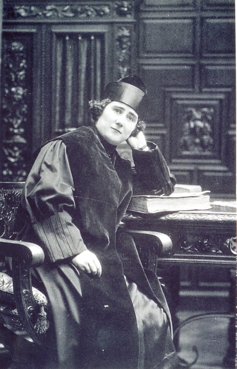 Clara Campoamor, #Imprescindibles de mañana, fue pionera en el ejercicio de la abogacía. En 1925 se convirtió en la tercera mujer colegiada en España tras Ascensión Chirivella y Victoria Kent.