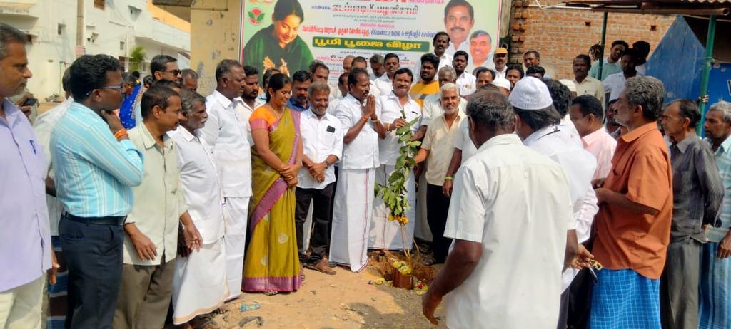 MlaSampath's tweet photo. அரூரில் சிமெண்ட் சாலை அமைக்கும் பணிக்கு நடைபெற்ற பூமி பூஜை https://t.co/0j6Vdj6fj1