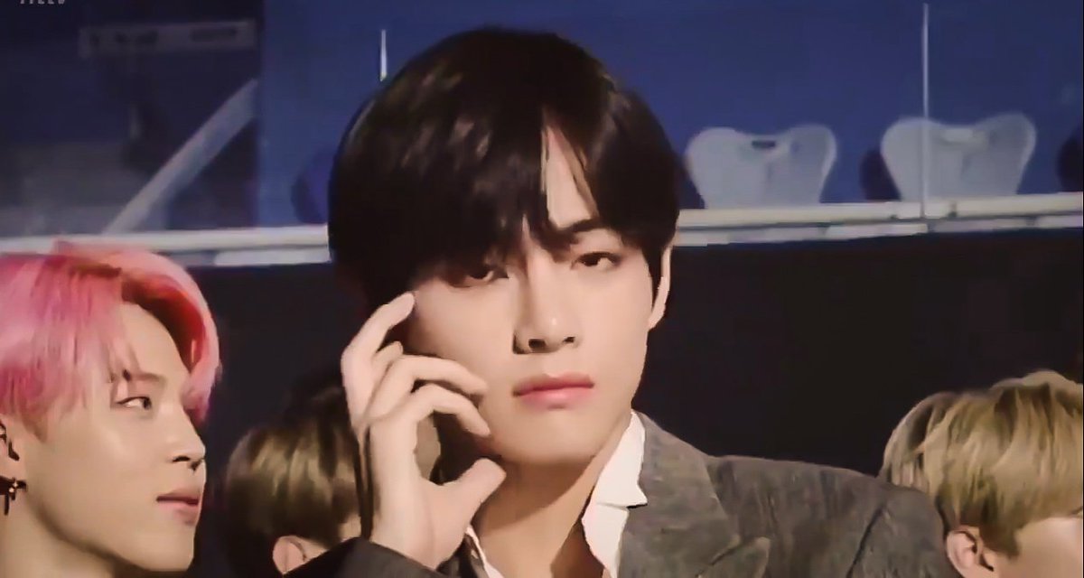 95SCONCERT's tweet photo. Taehyung is such a heartthrob https://t.co/EnNJ15aSKz