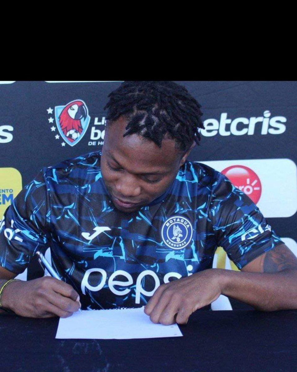 Out Of Context Football tweet media