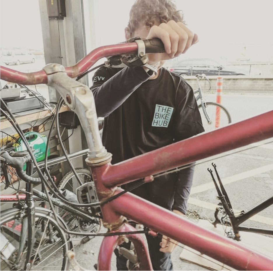TheBikeHub_ie's tweet photo. Find a Sunday event in Eamonn Ceannt Park that suits you: A free bike maintenance intro this Sunday, join Upcyclers as a volunteer or sign up for the 8-week bike maintenance course. Details and booking at https://t.co/8McROwffsT https://t.co/tUO4WuqidG