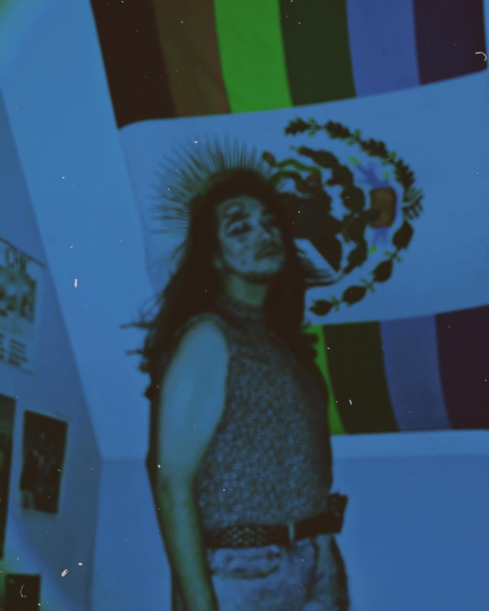 SamCastillo_00's tweet photo. LOOK DONT STARE OUT 1/7
-Your Latin Pop Princess 👁
#latinartist #mnmusic #rock #dreampop #latinpopprincess #grunge #psychedelic #chill #mexican #lofi
#newartist #queer #latinx #minnesota #newmusic https://t.co/jRKYxbpTot