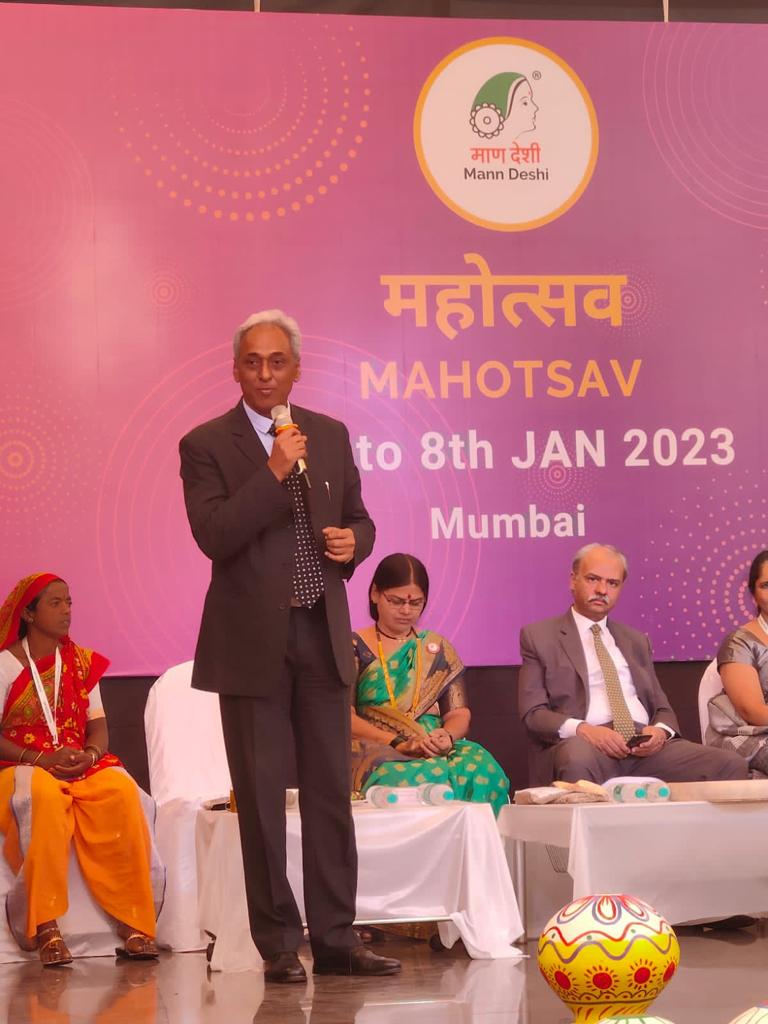 sidbiofficial's tweet image. As a part of the #Swavalamban Mela initiative, #SIDBI CMD Shri S. Ramann @ramann_siva addressed the #womenpreneurs at the inauguration of the Mann Deshi Mahotsava organized by @MannDeshiOrg.