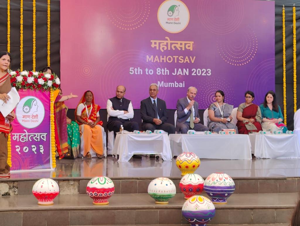 sidbiofficial's tweet image. As a part of the #Swavalamban Mela initiative, #SIDBI CMD Shri S. Ramann @ramann_siva addressed the #womenpreneurs at the inauguration of the Mann Deshi Mahotsava organized by @MannDeshiOrg.