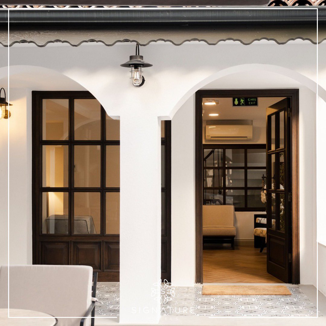 SignatureTurkey's tweet photo. Tarihi yarımadanın en huzurlu köşesinde muhteşem bir konaklama deneyimi yaşamaya hazır olun!

Signature Hotels’in en yeni üyesi İshak Paşa Sarayı, büyüleyici atmosferiyle Sultanahmet’te siz değerli misafirlerini bekliyor. 🛎️ 🥳

#signaturehotels #istanbul #sultanahmet #otel https://t.co/WpzASJonPl