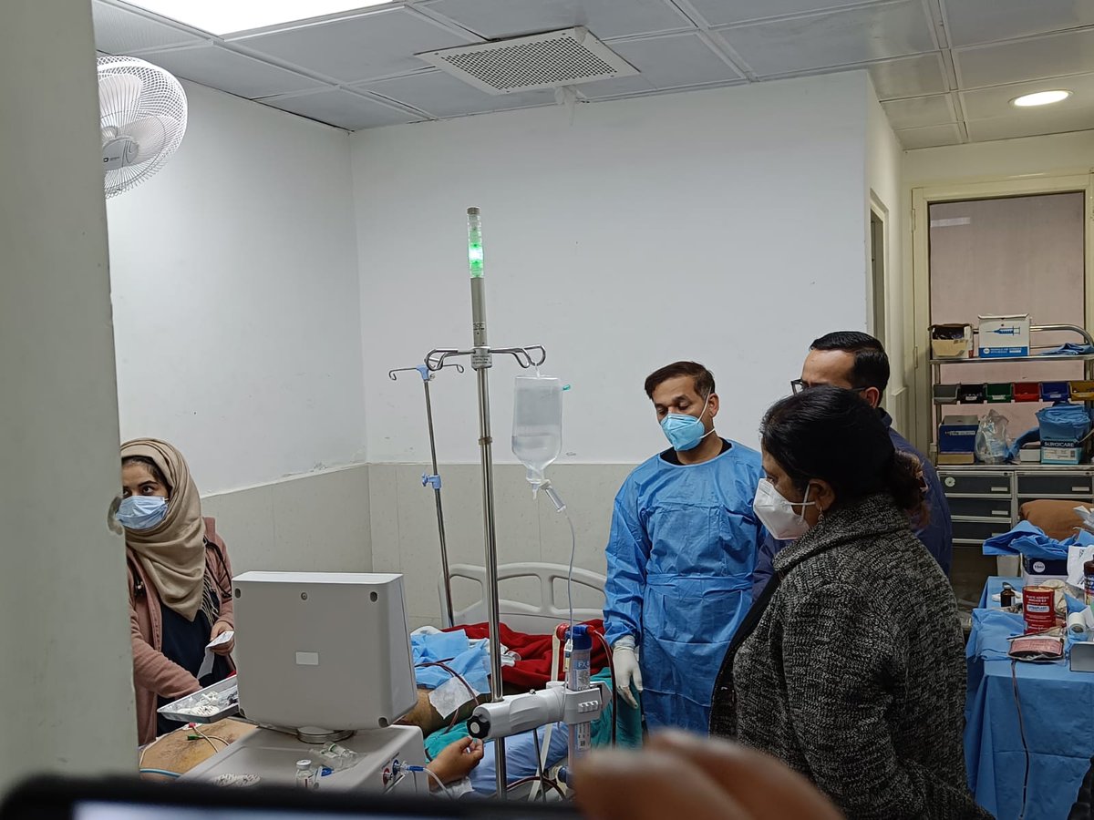 GMCHJAMMU's tweet photo. Principal &amp; Dean Dr.Shashi Sudhan Sharma interacting with the Patients &amp; attendants of Rajouri Terrorist attack. She also reviewed the Medical Services being provided to them.She was accompanied by HoD,Surgery Dr.Ratnakar Sharma, Med.Suptd. GMCH Dr.Narinder Bhatial. https://t.co/qjYRa4vzRu