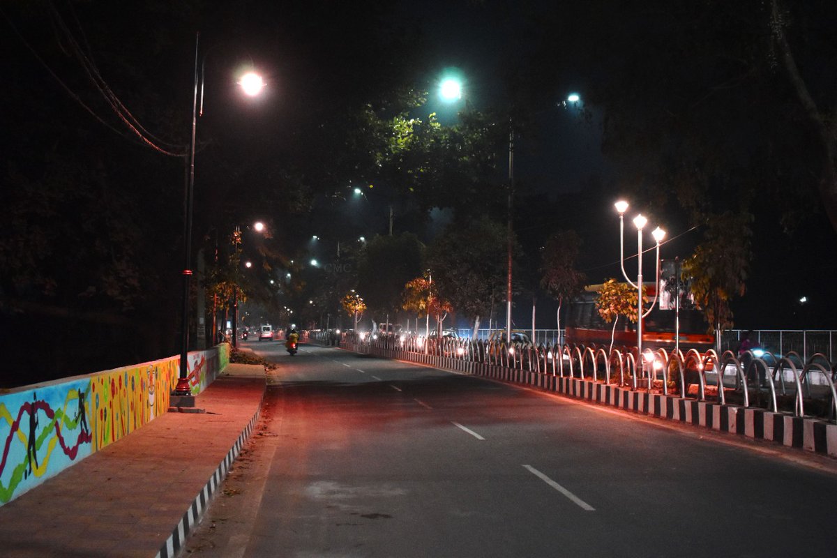 CMCCuttack's tweet image. The dazzling and decorative street lights illuminate the night sky with a joyous glow, magnifying the Hockey World Cup Celebrations. 
#FIHHockeyWorldCupCelebration #Beautification #OngoingWork #CMC
@CMO_Odisha @MoSarkar5T @sports_odisha @CMCCuttack @cda_cuttack @HUDDeptOdisha