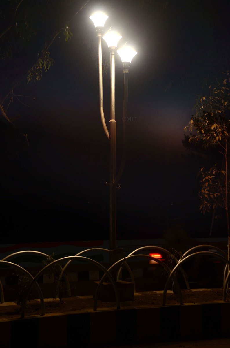 CMCCuttack's tweet image. The dazzling and decorative street lights illuminate the night sky with a joyous glow, magnifying the Hockey World Cup Celebrations. 
#FIHHockeyWorldCupCelebration #Beautification #OngoingWork #CMC
@CMO_Odisha @MoSarkar5T @sports_odisha @CMCCuttack @cda_cuttack @HUDDeptOdisha