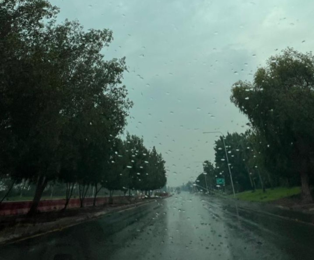 ALSHAMLAN_SH's tweet photo. مدينتي تحت زخات المطر .. فاتنة ..
#الجبيل_الصناعية https://t.co/iVXERfvUcI