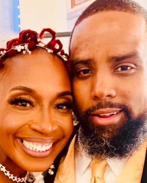 danie828's tweet photo. Itโs still surreal that I married my best friend @RonBergeronJr on New Yearโs Day. Thank you๐๐ฝ Twitter! #newbeginnings I love him so much๐๐ฅฐ๐โค๏ธ#blacklovestillexists #newlyweds #NewYear2023 #LoveToday #loveatfirstsight #myking #hisqueen #blacklove True love story ๐โค๏ธ https://t.co/qhzs9FffuL