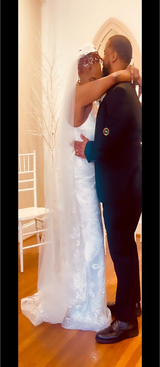 danie828's tweet photo. Itโs still surreal that I married my best friend @RonBergeronJr on New Yearโs Day. Thank you๐๐ฝ Twitter! #newbeginnings I love him so much๐๐ฅฐ๐โค๏ธ#blacklovestillexists #newlyweds #NewYear2023 #LoveToday #loveatfirstsight #myking #hisqueen #blacklove True love story ๐โค๏ธ https://t.co/qhzs9FffuL