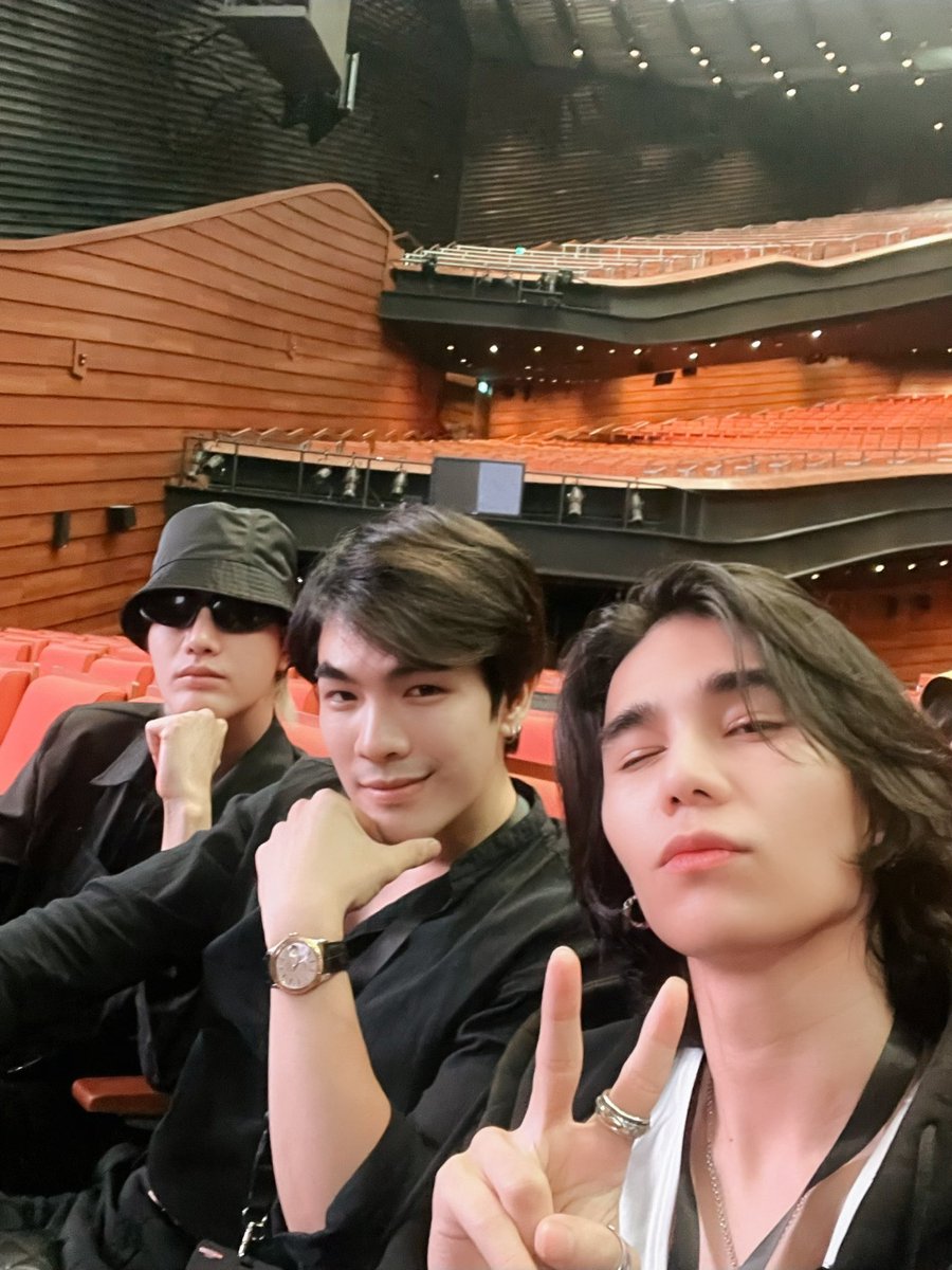 Jeffssatur's tweet photo. Happy Birthday my beloved brother @phakpumile the best bro that I miss. #HappyMilePhakphumBD2023

Anyway, I miss you! The three Teerapnyakul brothers united once again. https://t.co/KtPHbM9x3T
