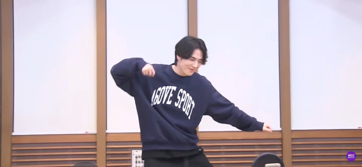 mybunny93's tweet photo. น้องคยอมเต้น hype boy ล่ะ ที่นี้เหลือพี่มาร์คพี่แจ็คสันล่ะค่ะ สะทีนะพ่อ555😆😆
#YUGYEOM https://t.co/hjJ7EVnWL3