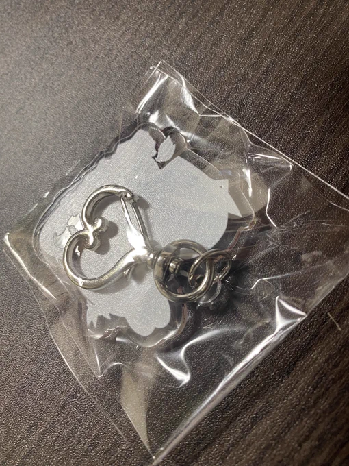 かなココアンソロで担当したキーホルダー届きました!!めちゃくちゃいい感じで感動してますキーホルダー部分がハート型してるの本当に神ですね、、、ありがとうございました!!! 