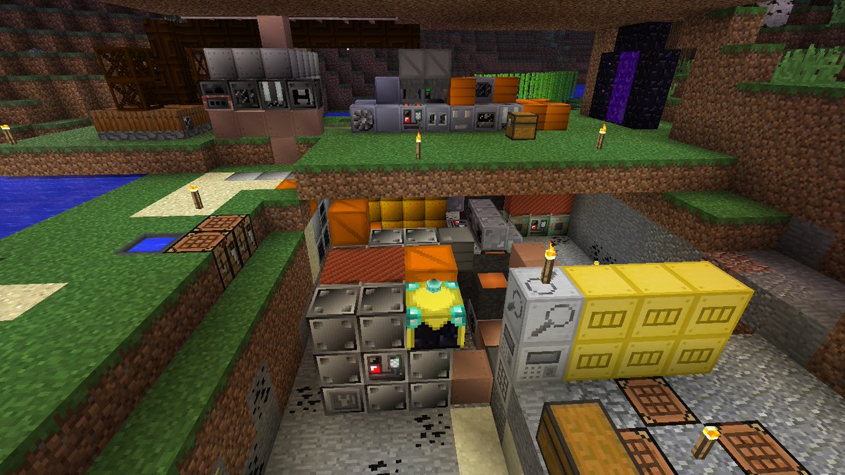 tier940's tweet image. 気が向いたので管理超絶雑すぎCEu拠点をw
ソーラースチームボイラーx16で作成した蒸気を上段に2つあるボイラーでLV、下段はGCYMのボイラーでMV出力してる。
バッテリーバッファーは上段がEBFに使ってたのを転用してLV 2A確保して、下段のMVは16Aを確保してる。
#gregtech