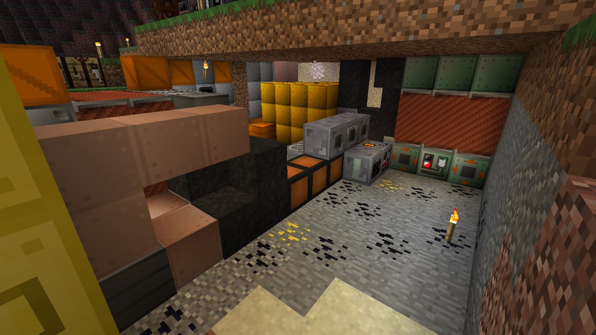 tier940's tweet image. 気が向いたので管理超絶雑すぎCEu拠点をw
ソーラースチームボイラーx16で作成した蒸気を上段に2つあるボイラーでLV、下段はGCYMのボイラーでMV出力してる。
バッテリーバッファーは上段がEBFに使ってたのを転用してLV 2A確保して、下段のMVは16Aを確保してる。
#gregtech