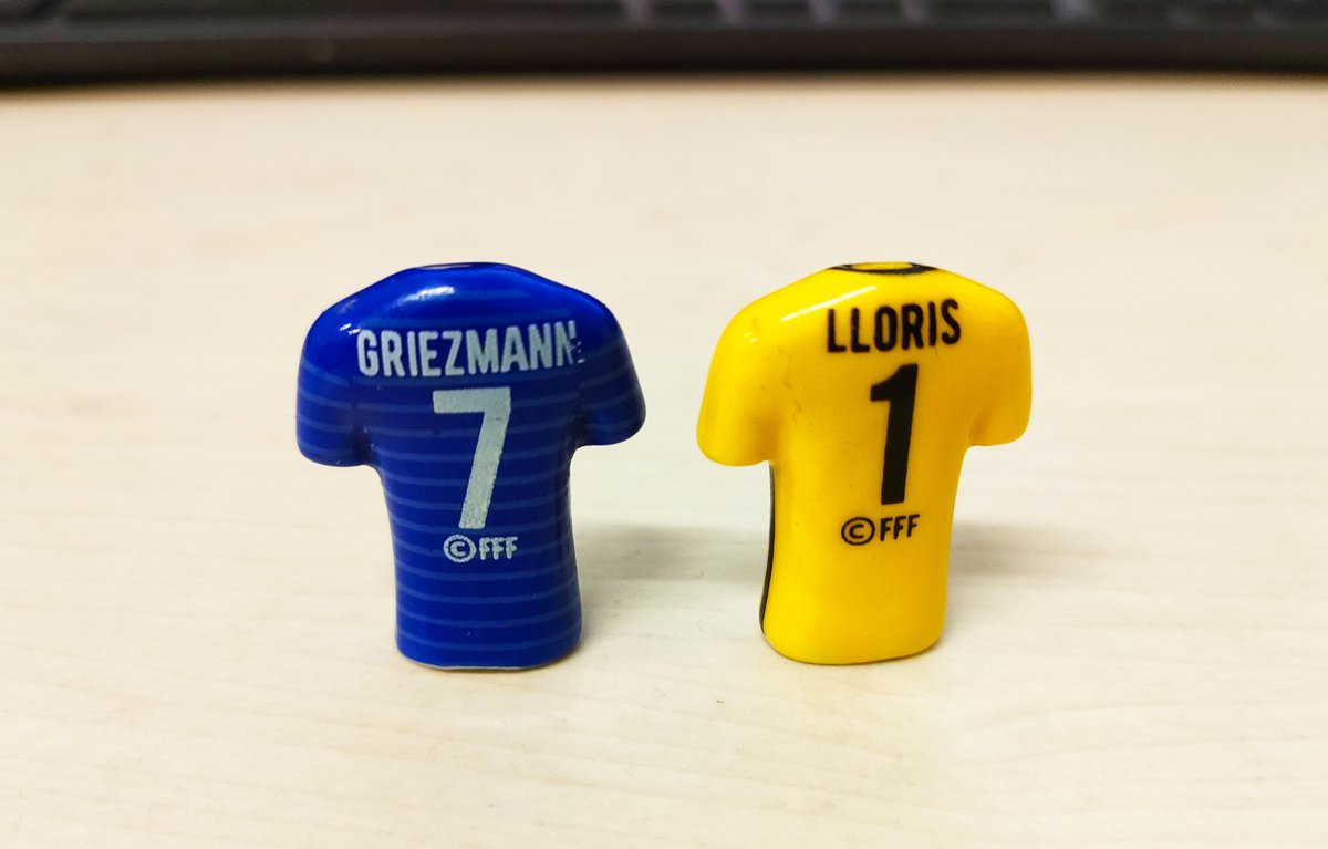 échange de fèves : Griezmann + Lloris contre Mbappé. Merci de contacter Stéphane chez les TICE. #galettedesrois