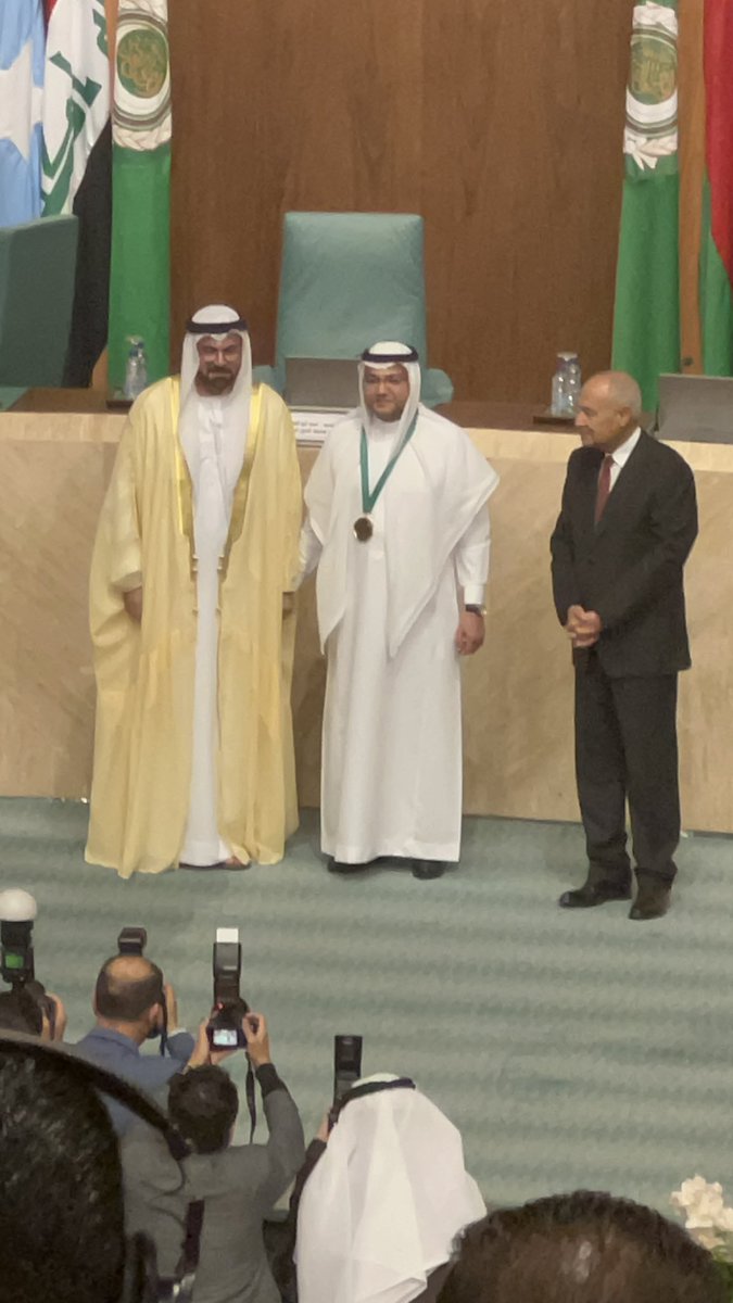 نبارك للمهندس معتز بن حسين عبيد
حصوله على جائزة أفضل موظف حكومي عربي لعام 2021-2022 ..
الف مبروك مهندس معتز 
الف مبروك للوطن الغالي هذا الانجاز 
وتبقى همة السعوديين مثل جبل طويق 

 #جائزة_التميز_الحكومي_العربي