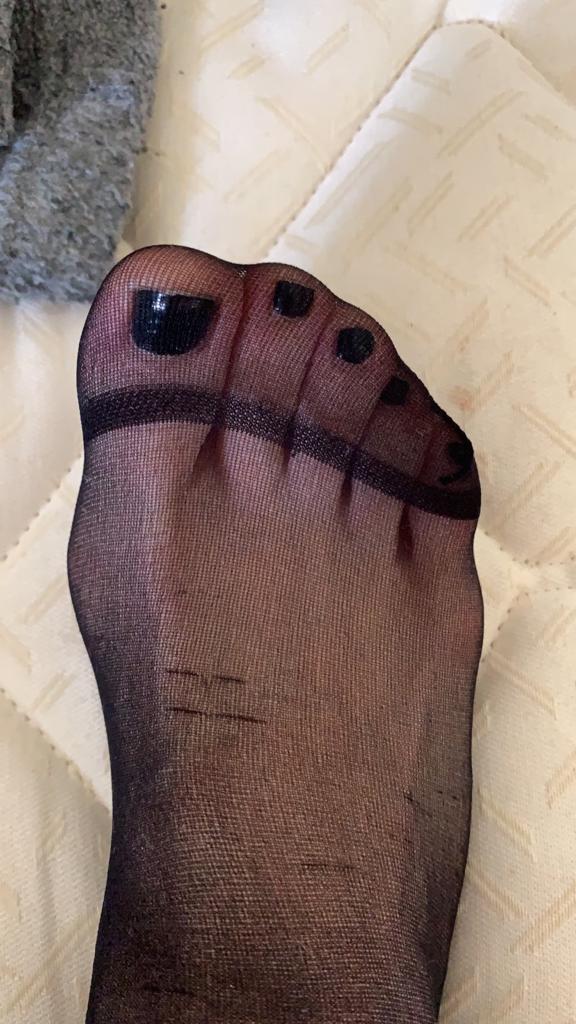 Buda ayak fetişizmi olanlara gelsin 35.5 numara 😊