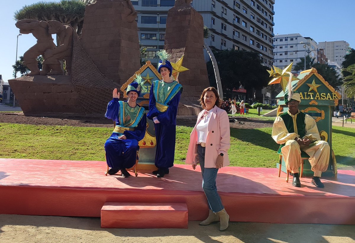 dcentrolpgc's tweet photo. 👑📬 Ya están los buzones de SSMM Los Reyes Magos en la Plaza España de Mesa y López. 
Ven a entregar la carta 📨

🕔 De 11:00h. a 13:00h. y de 16:30h. a 19:30h. 
#ReyesMagos #ReyesMagos2023 #ilusión #magia https://t.co/WqECZzq8CV