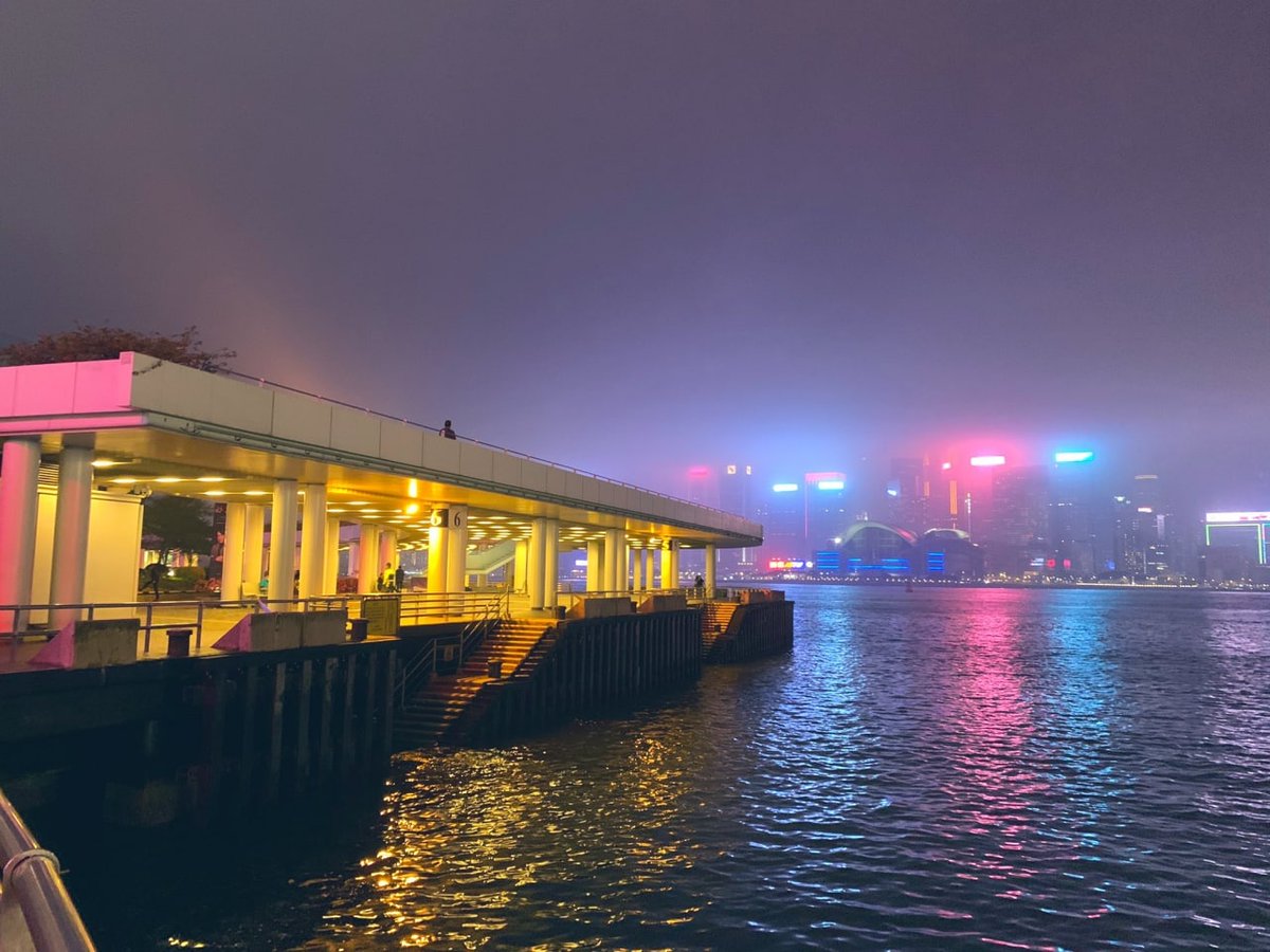Yedda199252's tweet photo. Hong Kong in the fog https://t.co/h1pG7EbtaU