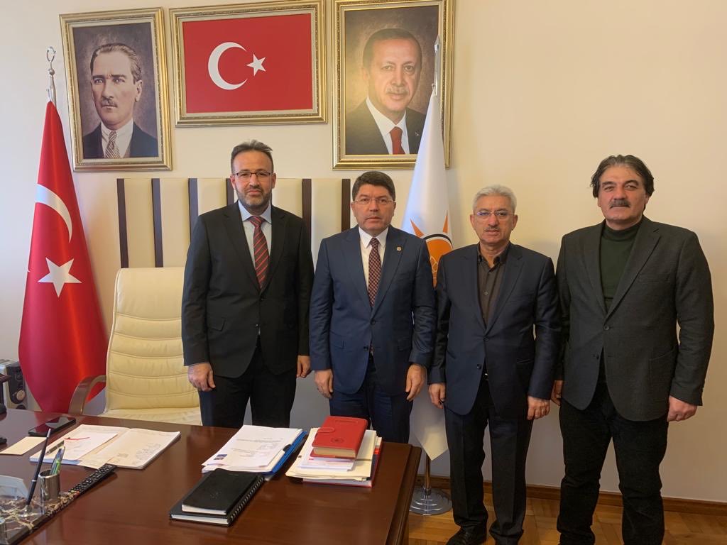 O_M_FEDERESYONU's tweet photo. AK PARTİ Gurup Başkan Vekili Sn Av.Yılmaz TUNÇ’a Özel Meslek Liselerinin asgari ücret karşısında yaşadıkları sorunları iletip EK DESTEK talebimizi ilettik. Sn. ⁦@yilmaztunc⁩ a destekleri için teşekkür ederiz. ⁦@tcmeb⁩ ⁦@NureddinNebati⁩ ⁦@malicevheri⁩ https://t.co/Wvb9Xf3FB4