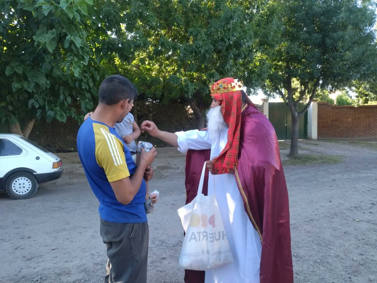 JuninPartido's tweet photo. Ayer los reyes magos comenzaron su recorrido por  el departamento! Agradecidos  por el recibimiento y el cariño de todos los vecinos! 
Los únicos privilegiados son los niños. https://t.co/HVOTVB7Otg