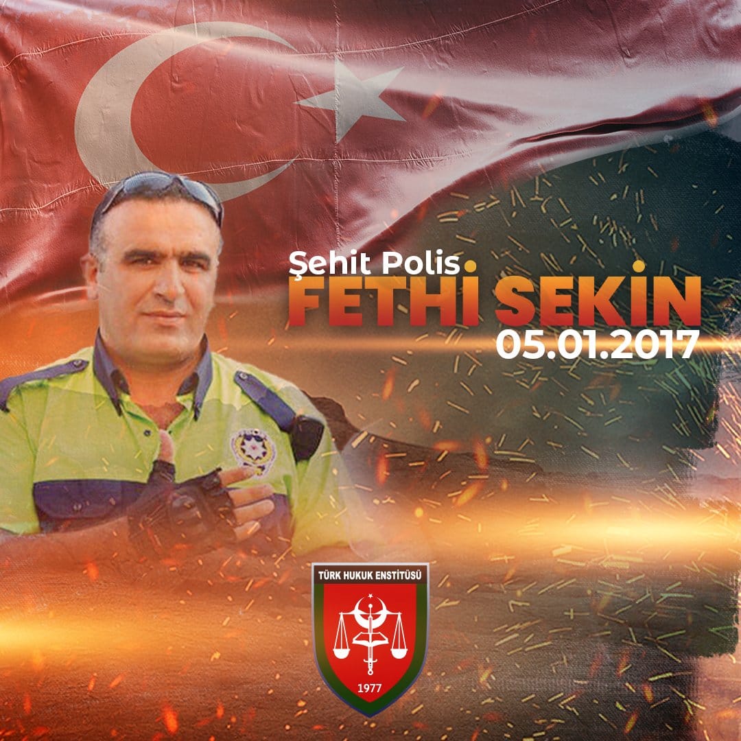 İzmir'de, eli kanlı teröristlerin adliyeye yönelik saldırısına kahramanca karşı koyarak şehit düşen Polisimiz Fethi Sekin'i şehadetinin yıl dönümünde rahmet, minnet ve dualarla anıyoruz.

#FethiSekin