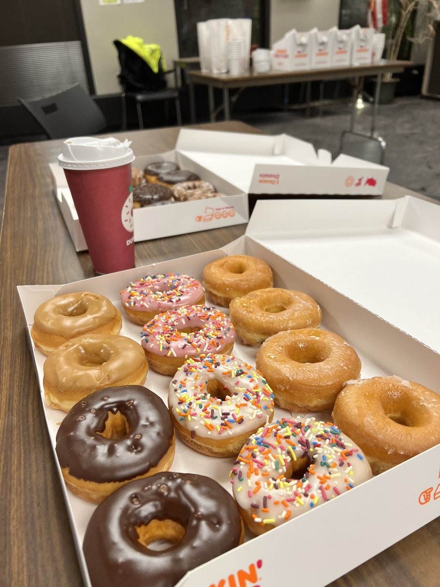 seankershaw's tweet photo. Yes: @cityofsaintpaul @stpaulpublicw drivers are running on @dunkindonuts this morning. Thanks to the Snelling branch manager that made this possible. #teamsaintplow #moveyourcars #noservicesdiscountsorproductswerereceivedinexchangeforthistweet https://t.co/EPMkIgNng6