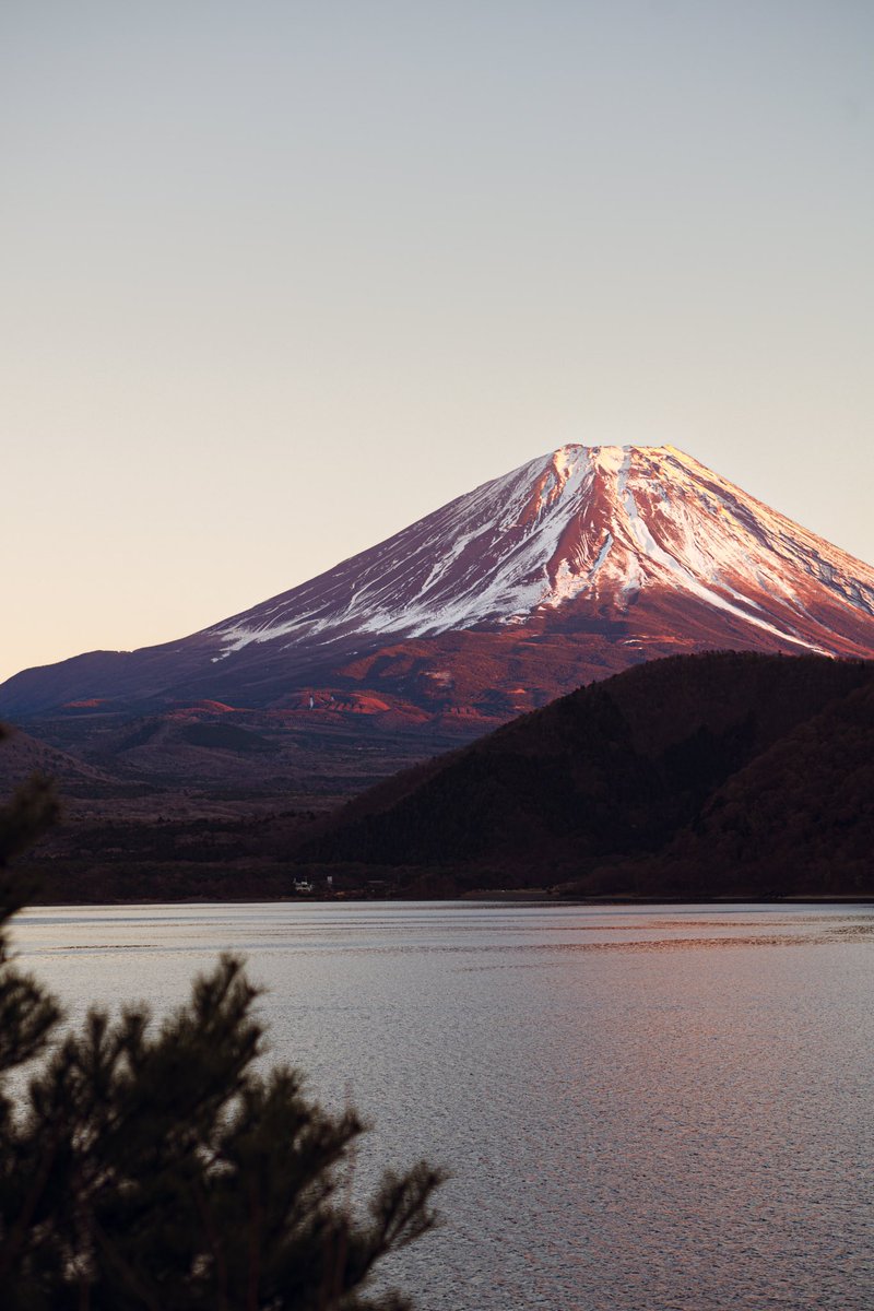 縁起の良い紅富士を。

Mt.Fuji is bright red from the New Year.

@leica_camera 

#leicam10p
#leica_camera