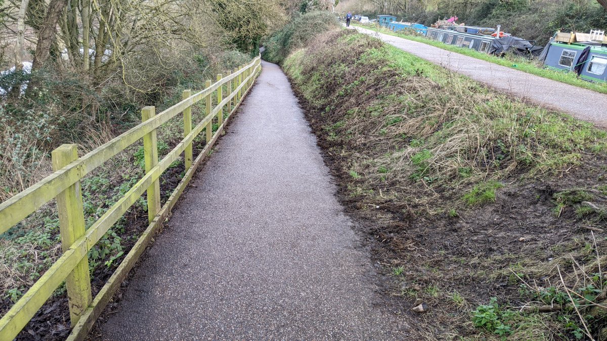 Well done <a href="/bathnes/">Bath & North East Somerset Council</a>  ... lovely clean footpath from Grosvenor Bridge right up to the Canal.  Big thanks to the "Clean up Team"