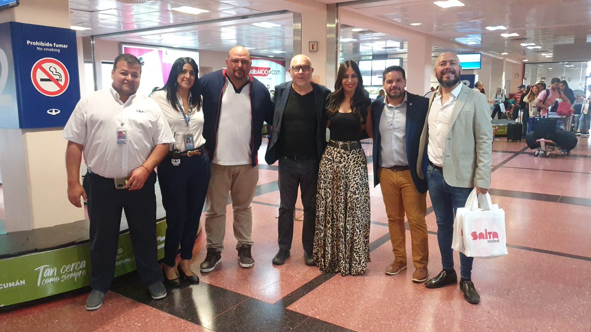 #VeranoenLaLinda "Una vez más realizamos la recepción simbólica de los primeros turistas en este vuelo, pensamos que esta es una forma de agasajar a los turistas que visitan la ciudad de Salta" Fernando García Soria, secretario de Cultura y Turismo Municipal