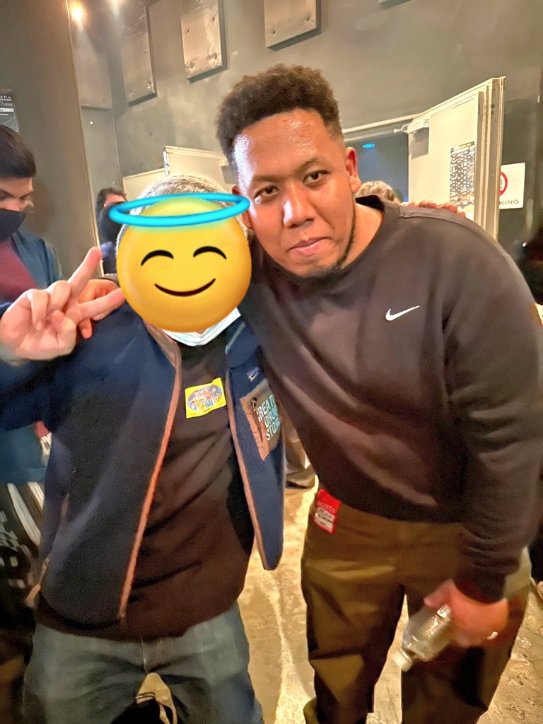 jun_927panda's tweet image. 年越しはリキッドルームへ🎉

新年を迎えた数分後に幸運にもOMSB氏と遭遇🤩

「明けましておめでとう～😊」から抱っこされるという最大の甘やかしから新年は幕開け👶🥳(重くて大変だったと思う😳💦🙏)

友達が同時に写真撮ってくれた結果、あらゆる角度の2ショが😂

ありがとうございました🤗

#OMSB