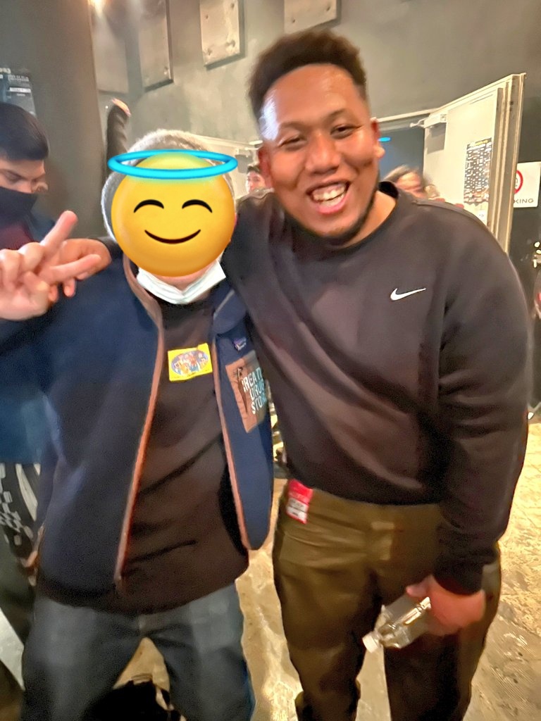 jun_927panda's tweet image. 年越しはリキッドルームへ🎉

新年を迎えた数分後に幸運にもOMSB氏と遭遇🤩

「明けましておめでとう～😊」から抱っこされるという最大の甘やかしから新年は幕開け👶🥳(重くて大変だったと思う😳💦🙏)

友達が同時に写真撮ってくれた結果、あらゆる角度の2ショが😂

ありがとうございました🤗

#OMSB