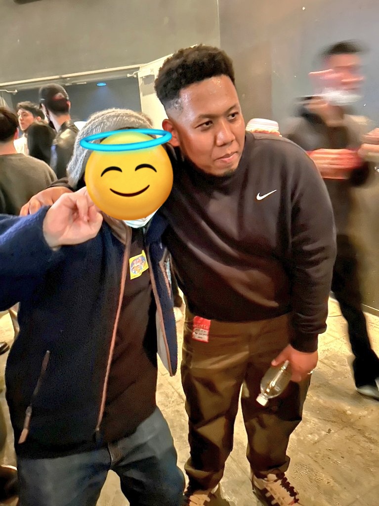 jun_927panda's tweet image. 年越しはリキッドルームへ🎉

新年を迎えた数分後に幸運にもOMSB氏と遭遇🤩

「明けましておめでとう～😊」から抱っこされるという最大の甘やかしから新年は幕開け👶🥳(重くて大変だったと思う😳💦🙏)

友達が同時に写真撮ってくれた結果、あらゆる角度の2ショが😂

ありがとうございました🤗

#OMSB