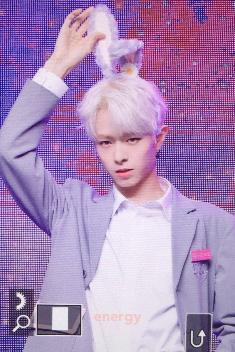 energyxuanhao's tweet photo. 230105 상암절 
하트 토끼🐰💕💞💓💘
#XuanHao #宣淏
#쉬안하오
#보이즈플래닛  #BoysPlanet https://t.co/KRYbcYie1J