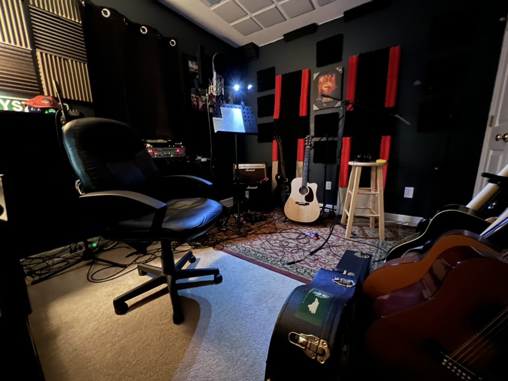 tonyandrewsmusi's tweet photo. Creation 

#newmusic #newalbum #studio #recordingstudio #dashninestudio #tonyandrewsmusic #martinguitars #martinguitar #elixirstrings #marshallamps #warmaudio #u87 #shure https://t.co/A36fuQp1OV