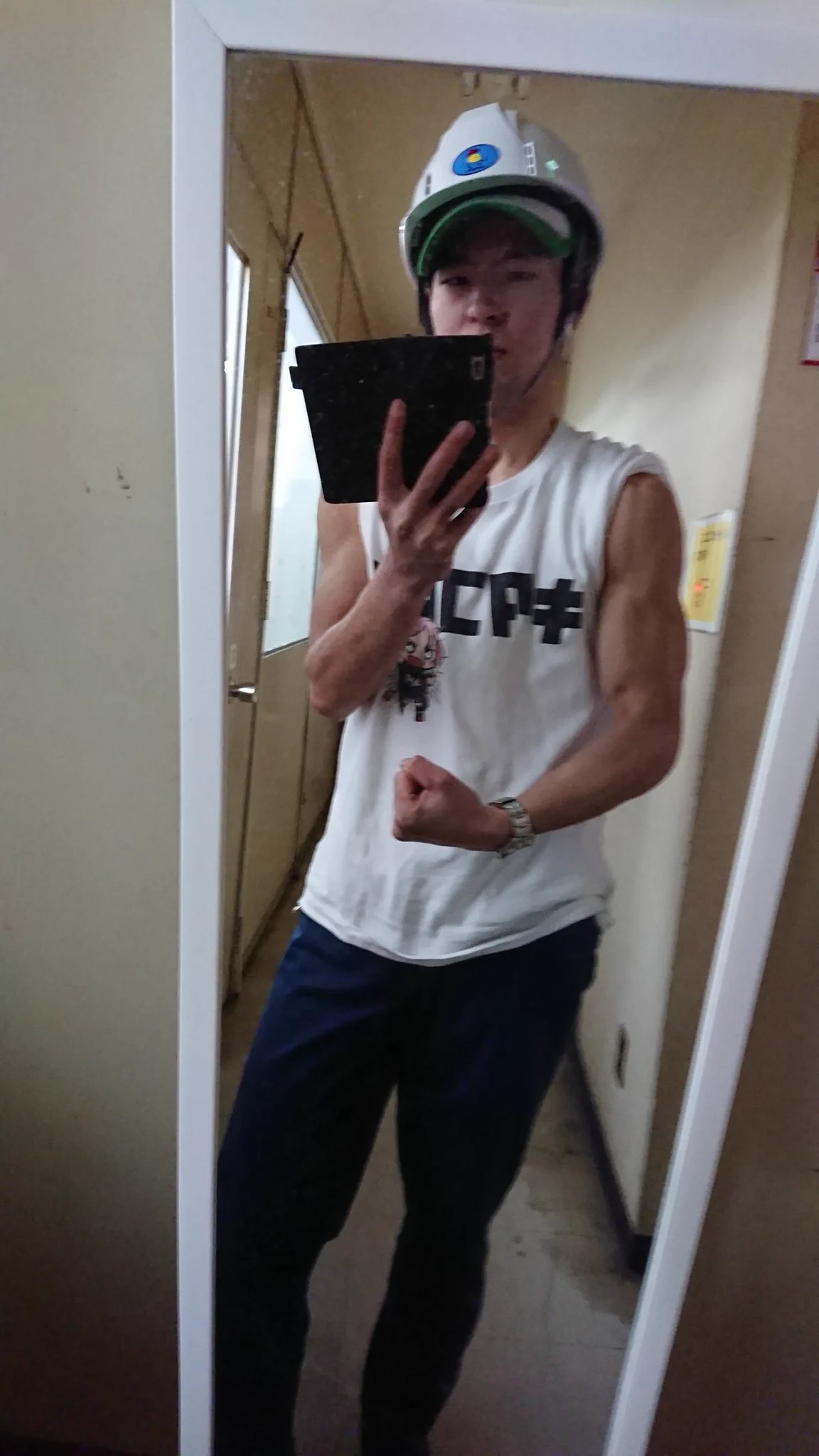 こう言って貰えると現場側と
しても救われるってものです
自分では給料安い汚いキツイ
糞、ブラックと貶したり
来ない方がいいと言うけど
高卒入社でかれこれ倉庫業
6年やってて誇りやプライドは
あるから人に言われると頭に
来るのは分かりみが深いです
#現場猫
#仕事始め  