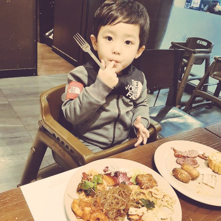═  alwaysgwapogi.⠀ — sns update !!

            ≡   01 - 05 - 2023 → 8:53 PM
            ♂   location disabled 
           ✎  ❝dinner time! 🤭 ❞ ⠀
⠀
⠀