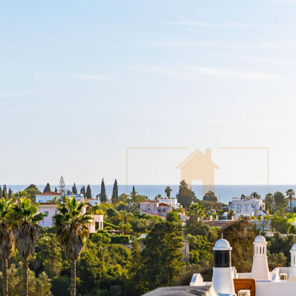 algarve_news's tweet image. 2 bedroom apartment with sea views from roof terrace. @PropertySampson 
algarvedailynews.com/property-news/…
#apartment #Carvoeiro #2bedroom #realestate #forsale #seaview #algarve #investment #property