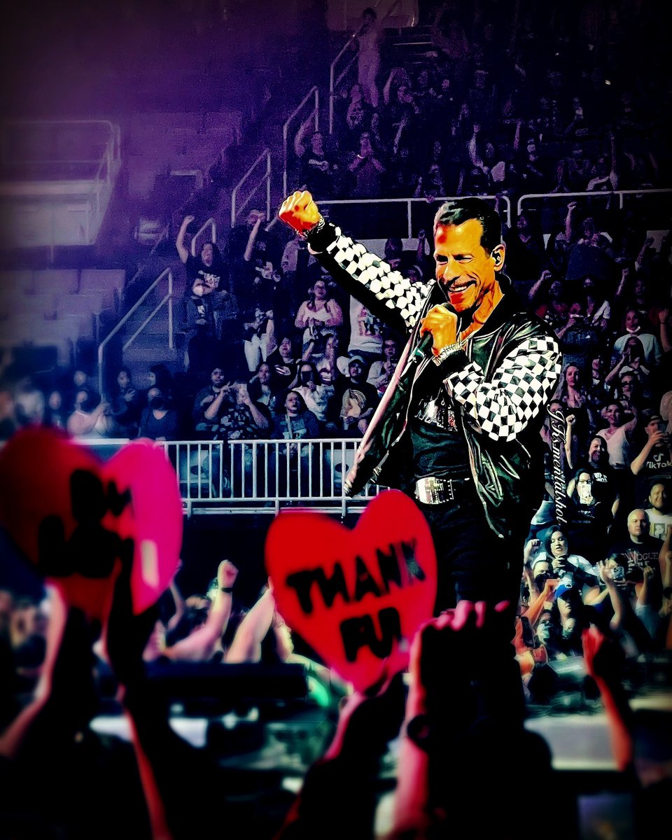 #BHlove for the win! That smile 💕 Hope to see <a href="/dannywood/">Danny Wood</a> back on socials in full force soon. We miss ya! 
📸 San Jose, June 1,2022
#NKOTBMixtapetour2022 #NKOTB #NewKidsOnTheBlock #DannyWood #DannyGirls #Blockheads