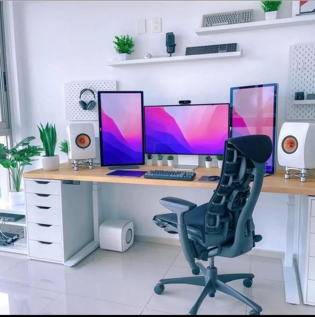 BayodeEnoch's tweet photo. "Remote work is the future of work." — Alexis Ohanian, Reddit
Remote work is very nice and awesome you get to spend more time with your loved once and all but it's not a license to be lazy. One important thing that enhance productivity while working remotely is a good workspace. https://t.co/Y7L9L1r6cd
