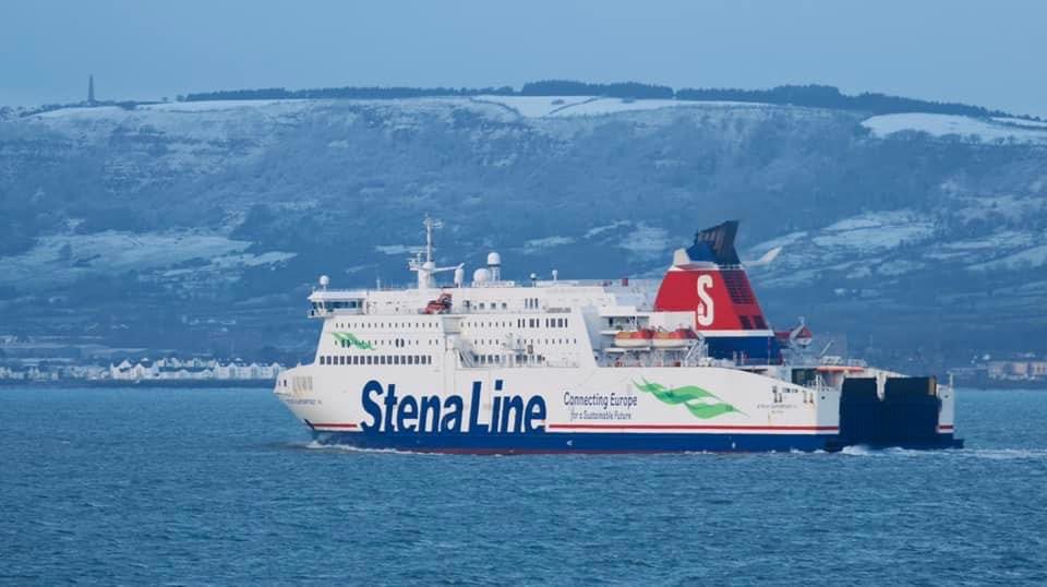 WixpixRob's tweet photo. 12 months ago, I was at sea, and there was a dusting of snow on those hills overlooking Belfast Lough 🥶
@StenaLineUKIE #SuperfastVII passing Carrickfergus https://t.co/favkhygOSu